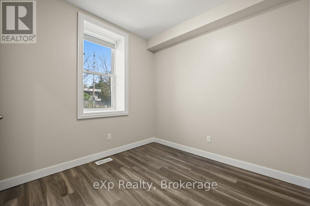 Property at 53 COLLEGE AVENUE W image 5