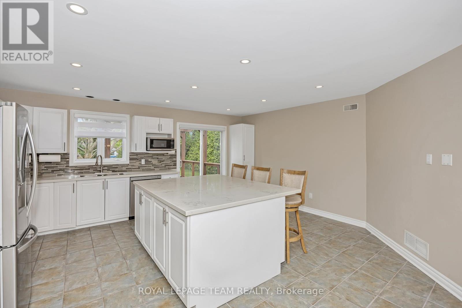 6701 Tommary Drive, Ottawa, Ontario  K4P 1G8 - Photo 12 - X12167794