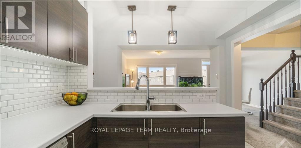 62 Feathertop Lane, Ottawa, Ontario  K2V 0K7 - Photo 5 - X12167803
