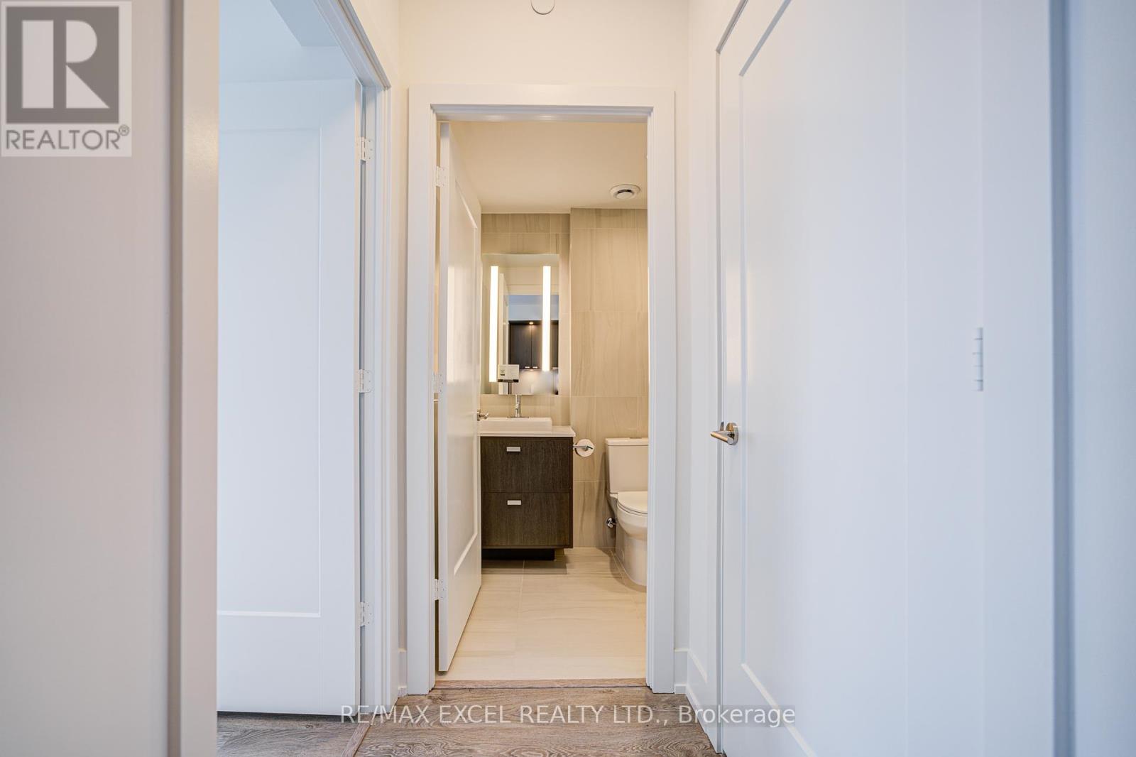 2206 - 10 Inn On The Park Drive, Toronto, Ontario  M3C 0P9 - Photo 22 - C12167798