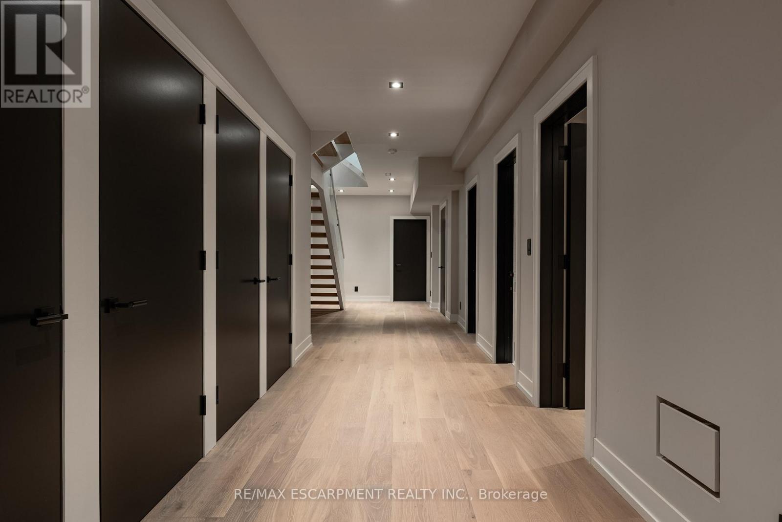 696 Montbeck Crescent, Mississauga, Ontario  L5G 1P3 - Photo 29 - W12167799