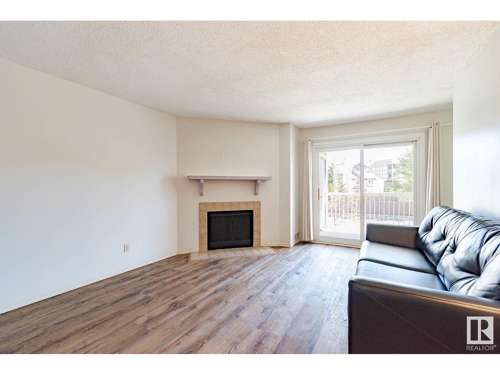 Property at #107 10404 24 AV NW image 4