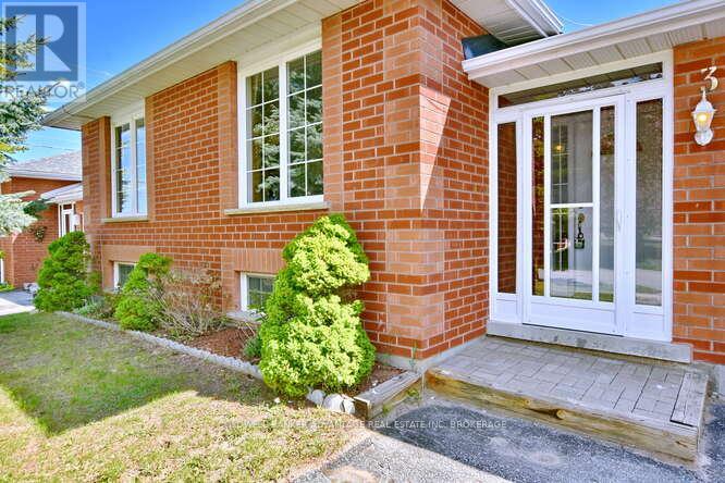3 Mayfair Drive, Barrie (Ardagh), Ontario  L4N 6Y7 - Photo 3 - S12167832