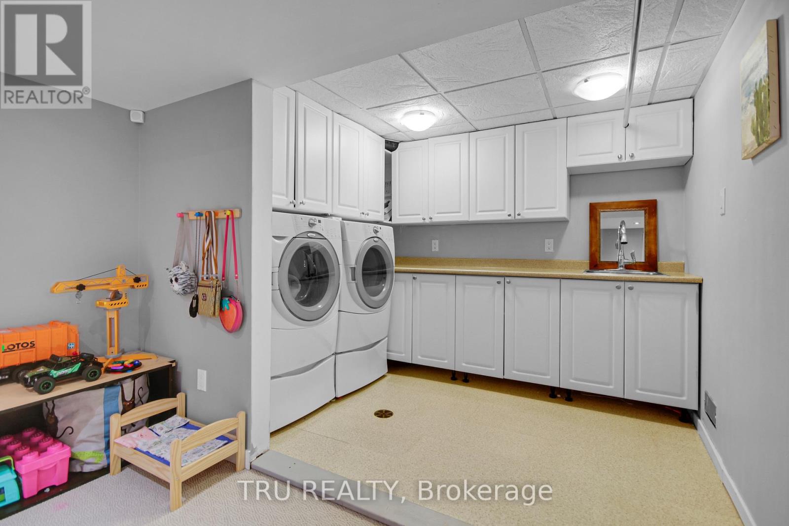 36 Varley Drive, Ottawa, Ontario  K2K 1G2 - Photo 44 - X12158510
