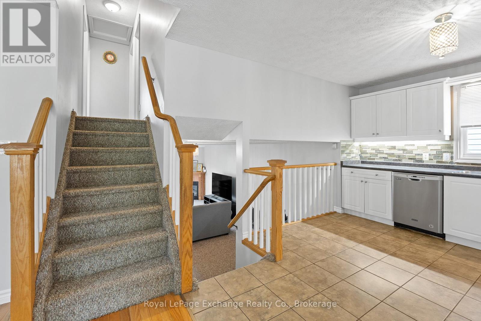 634 Kennard Crescent, Kincardine, Ontario  N2Z 1T4 - Photo 8 - X12167820