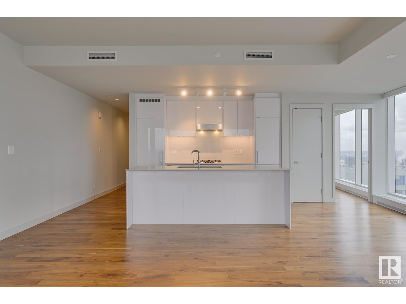 Property at #4106 10360 102 ST NW image 5