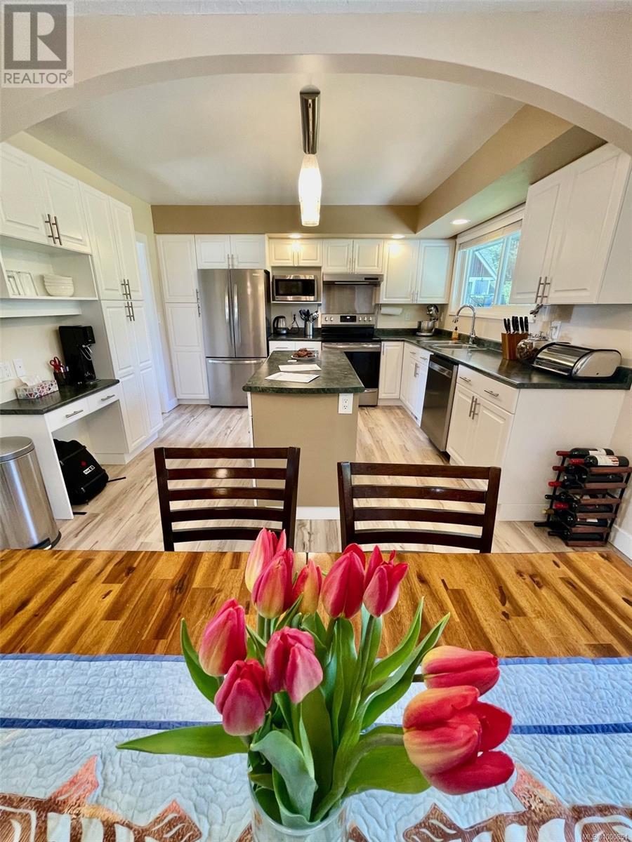 7278 Chatwell Dr, Central Saanich, British Columbia  V8M 1M8 - Photo 5 - 1000851
