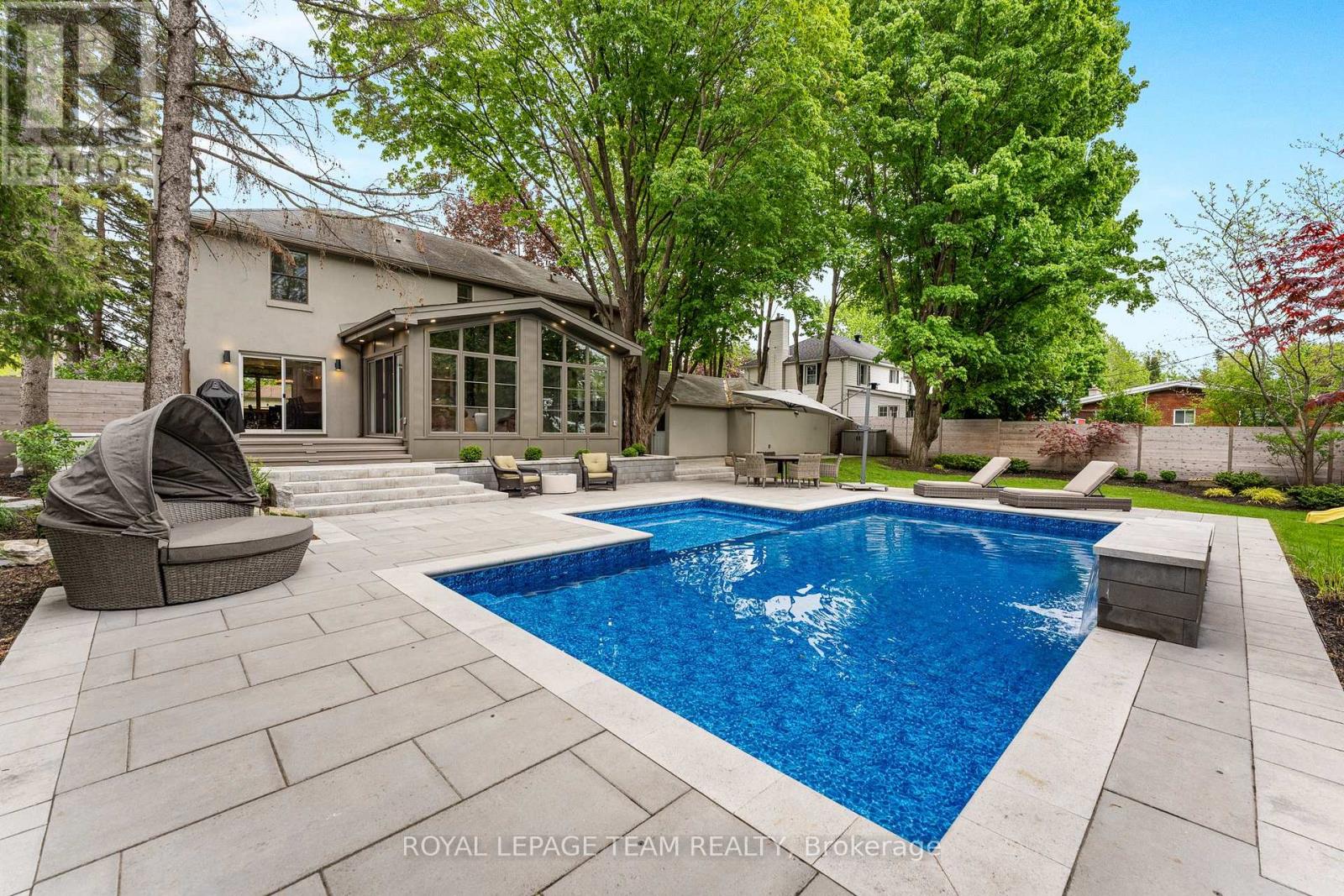 960 Hare Avenue, Ottawa, Ontario  K2A 3J5 - Photo 2 - X12167812