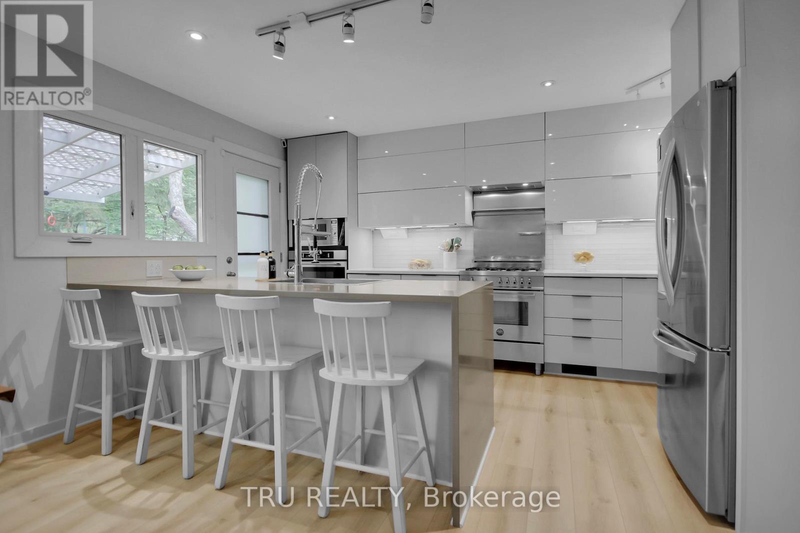 36 Varley Drive, Ottawa, Ontario  K2K 1G2 - Photo 10 - X12158510