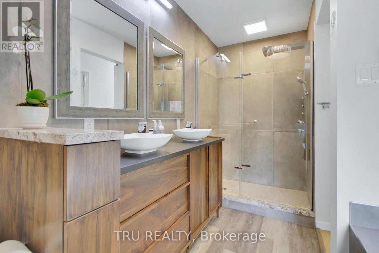 36 Varley Drive, Ottawa, Ontario  K2K 1G2 - Photo 27 - X12158510
