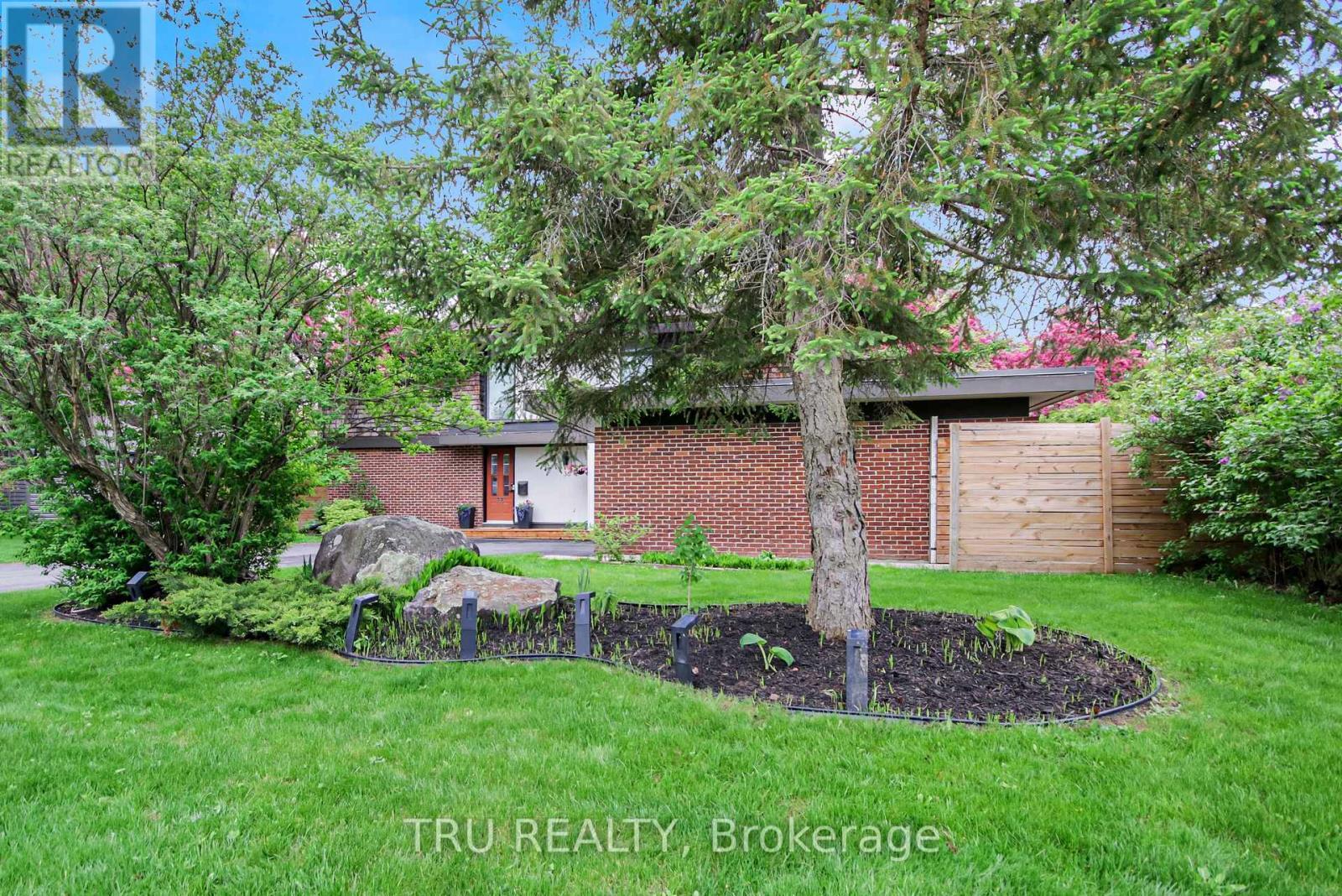 Property at 36 VARLEY DRIVE image 4