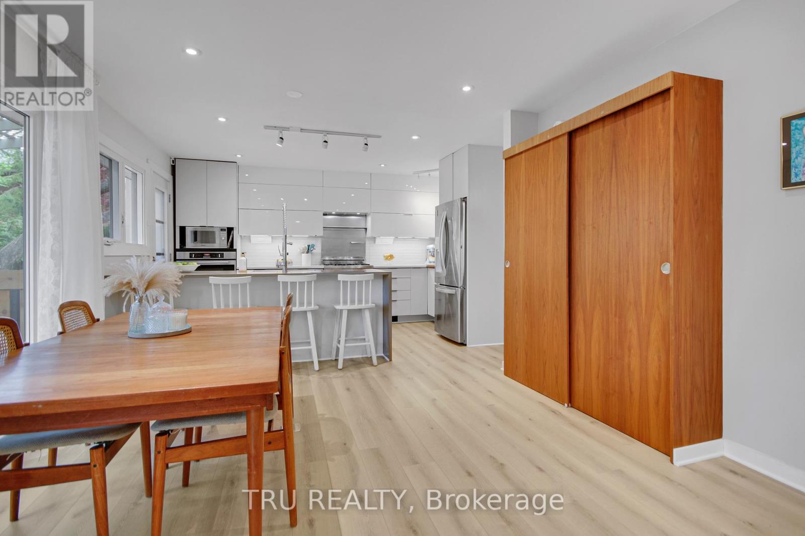 36 Varley Drive, Ottawa, Ontario  K2K 1G2 - Photo 8 - X12158510