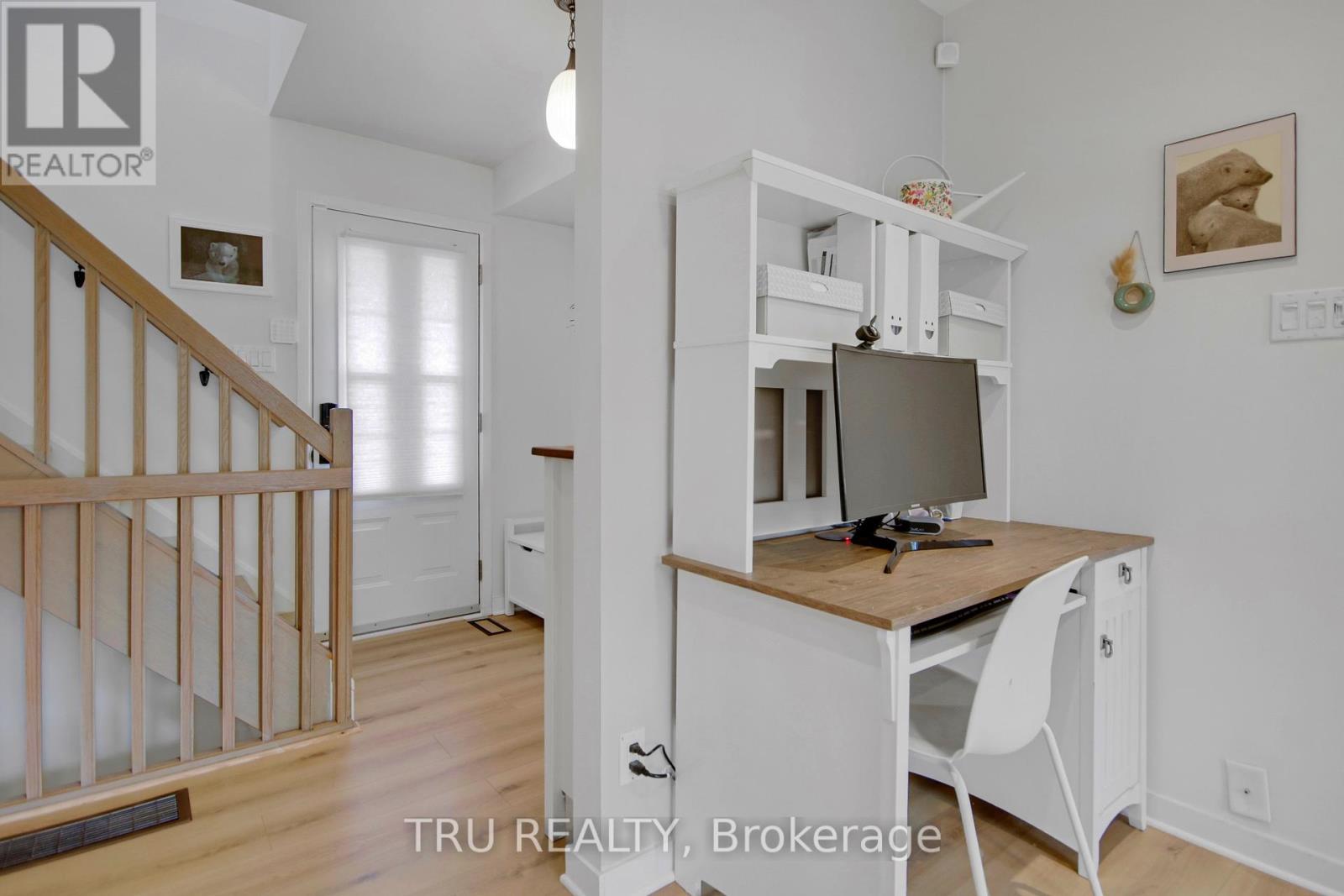 36 Varley Drive, Ottawa, Ontario  K2K 1G2 - Photo 6 - X12158510