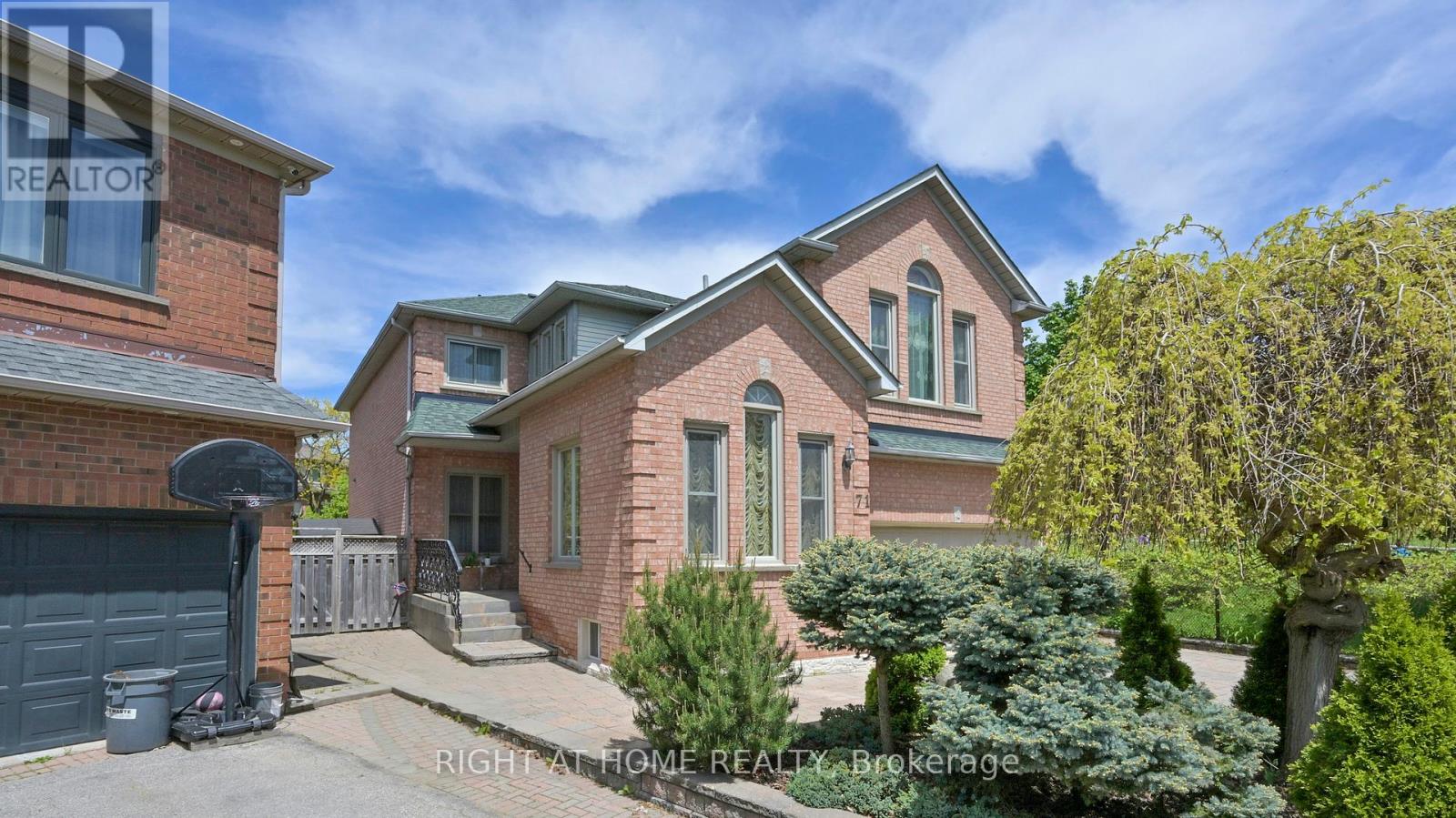 Property at 71 VENTURA WAY image 2