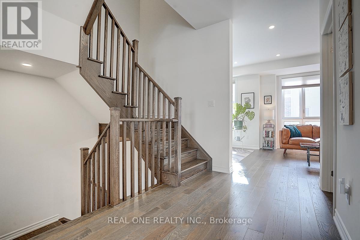 72 Chicago Lane, Markham, Ontario  L6E 0V6 - Photo 5 - N12167840