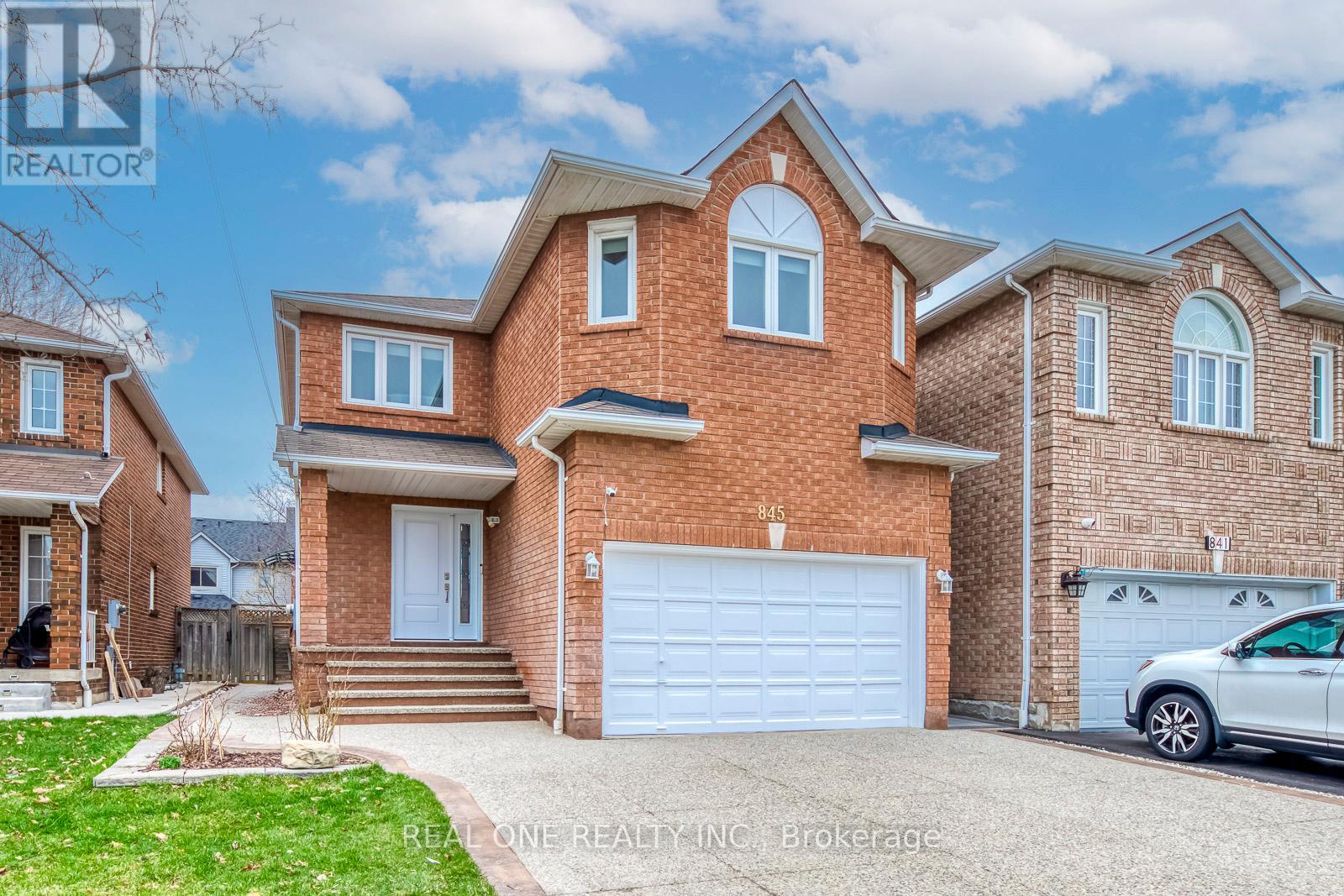 845 WINTERTON WAY, Mississauga, Ontario