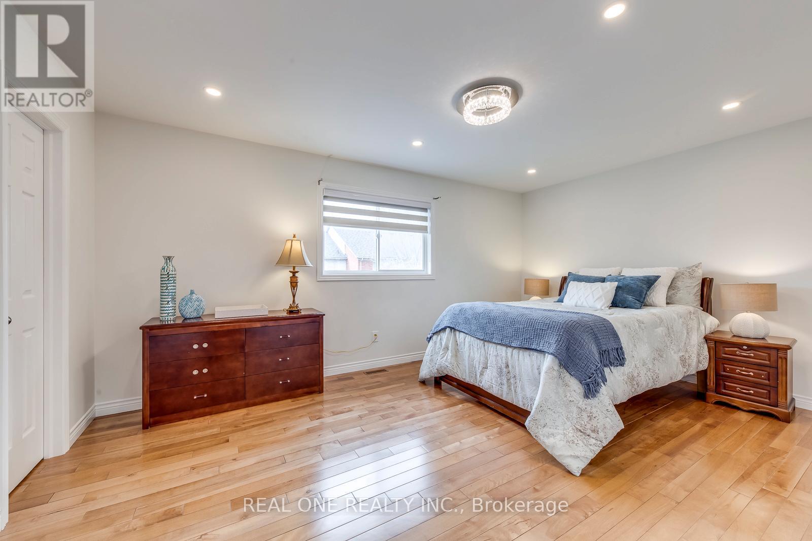 845 Winterton Way, Mississauga, Ontario  L5V 1Z5 - Photo 27 - W12167839
