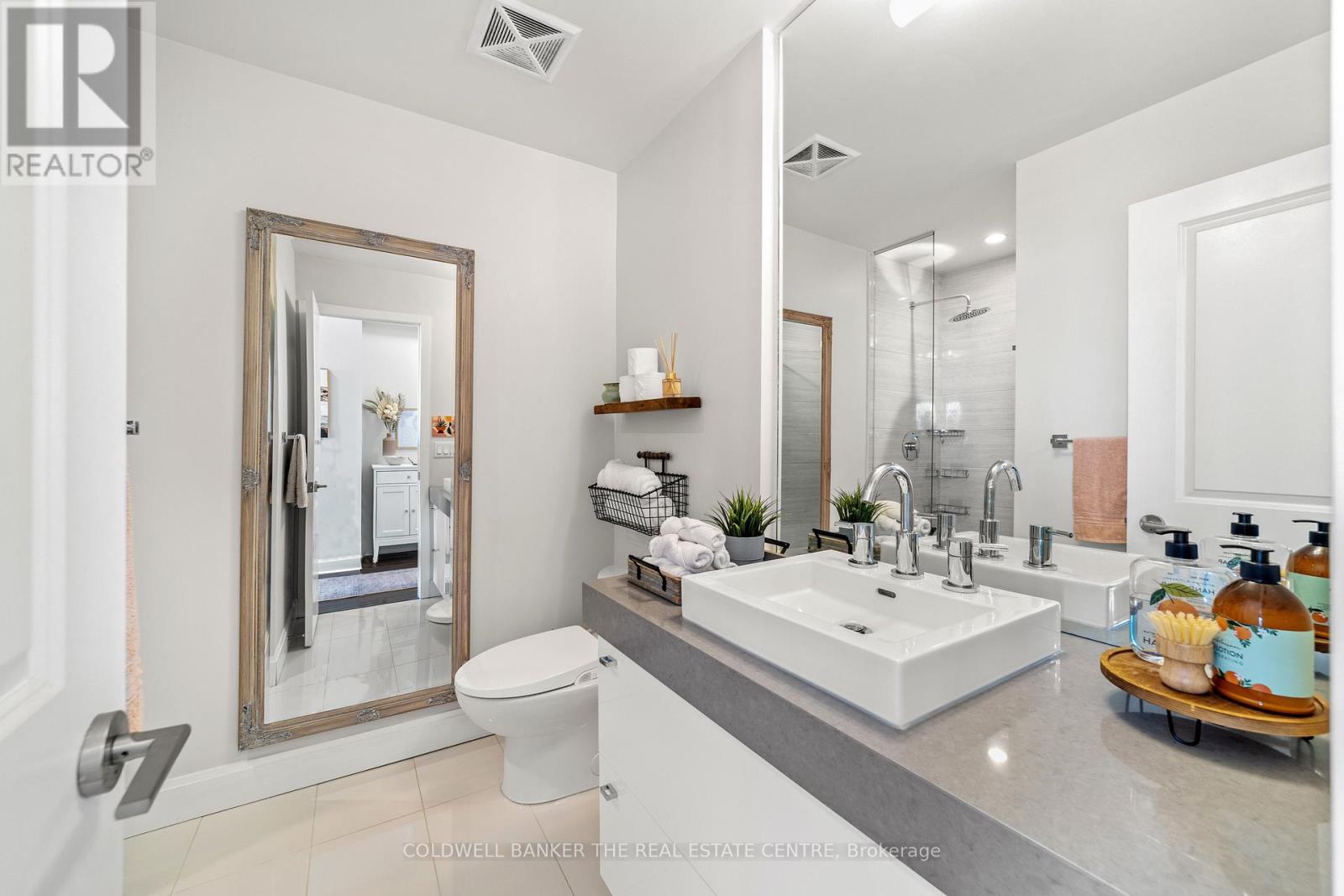 1611 - 33 Shore Breeze Drive, Toronto, Ontario  M8V 0G1 - Photo 2 - W12167843