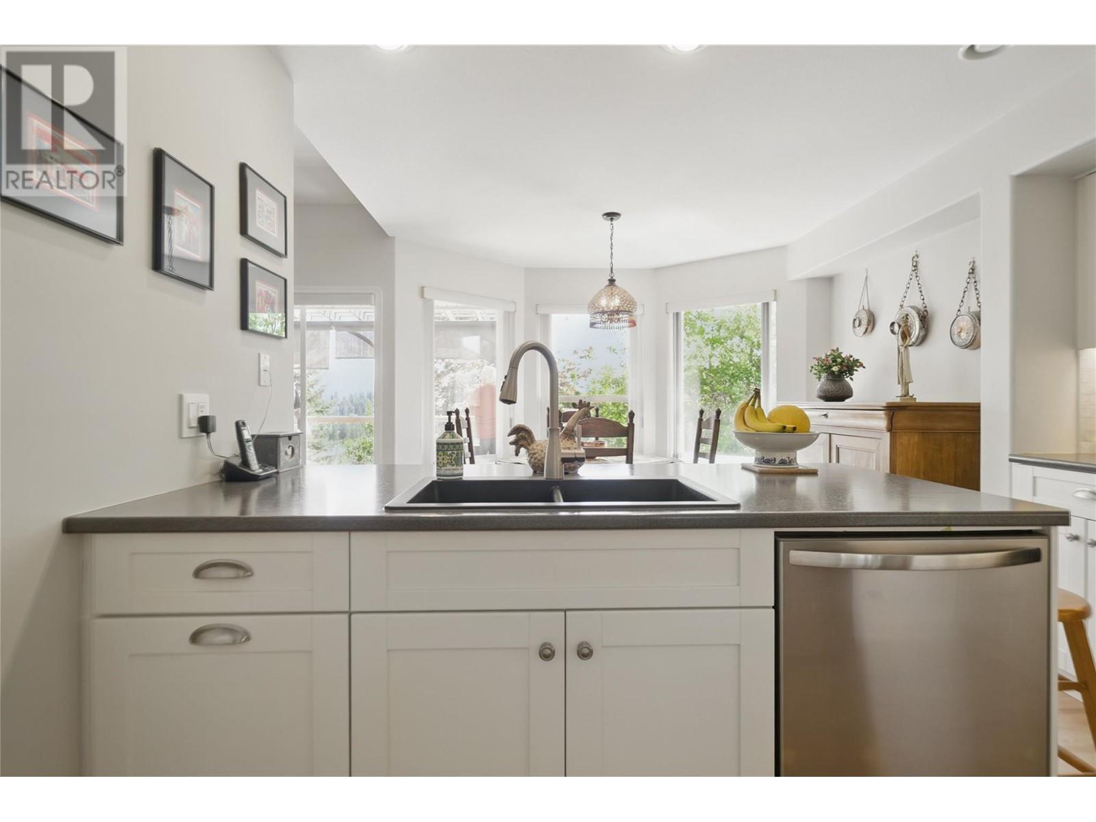 2081 Horizon Drive, West Kelowna, BC V1Z3Y5