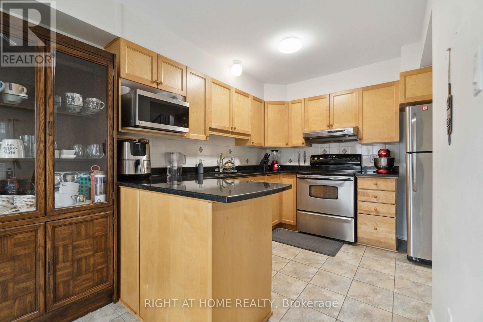 123 Wolff Crescent, Arnprior, Ontario  K7S 0C1 - Photo 5 - X12158367
