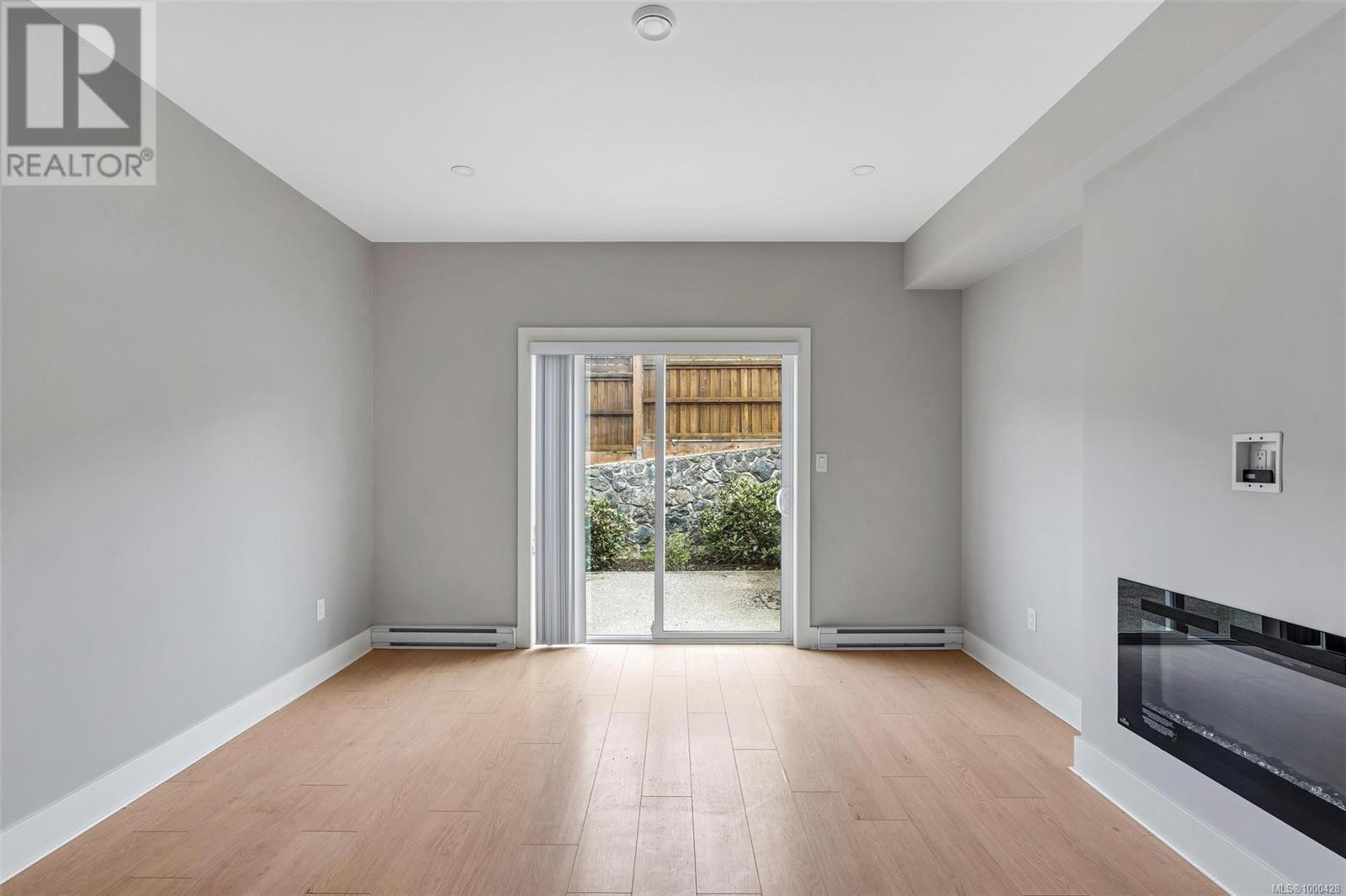 Property at 951 Warbler Close image 4