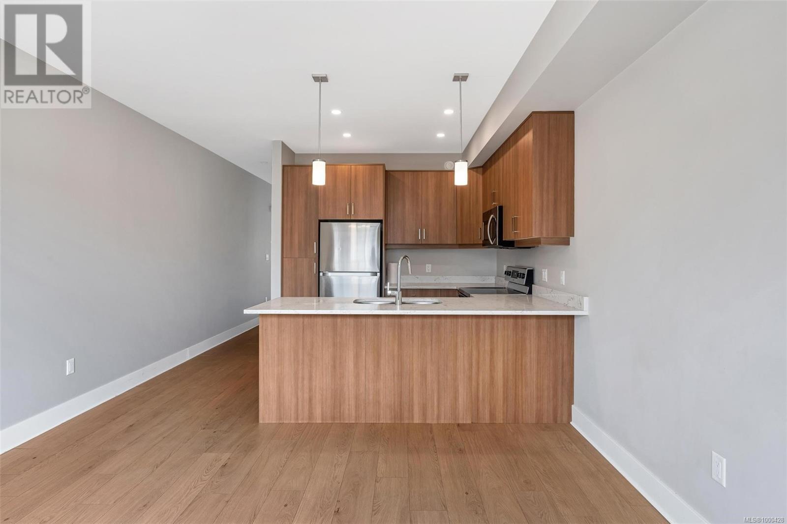 Property at 951 Warbler Close image 5