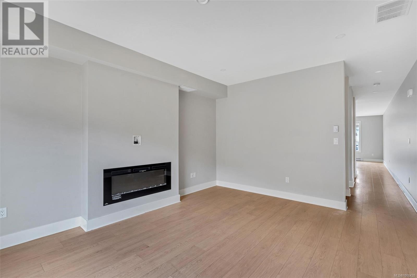 Property at 951 Warbler Close image 3