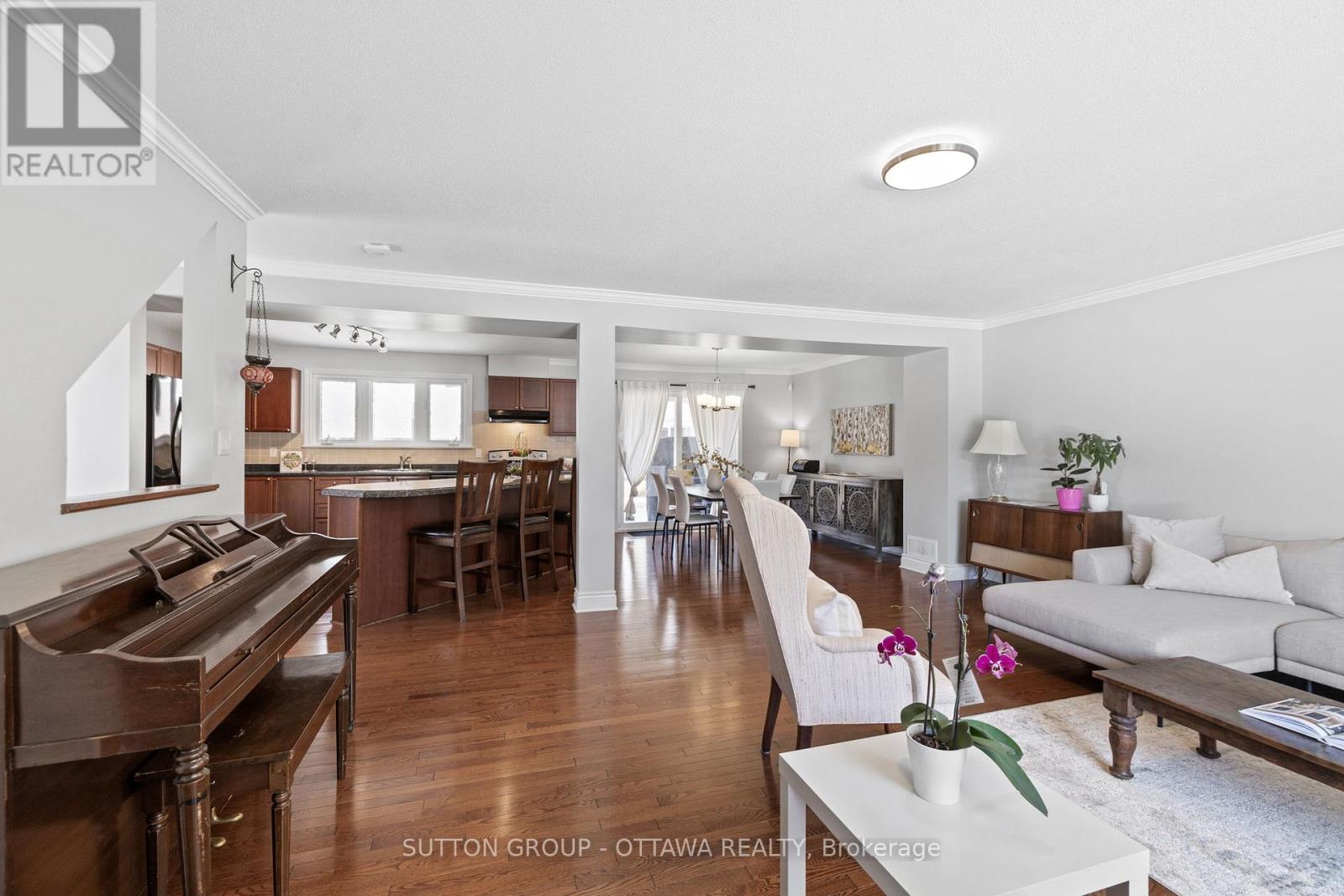 124 Monterey Drive, Ottawa, Ontario  K2H 7A8 - Photo 8 - X12167855