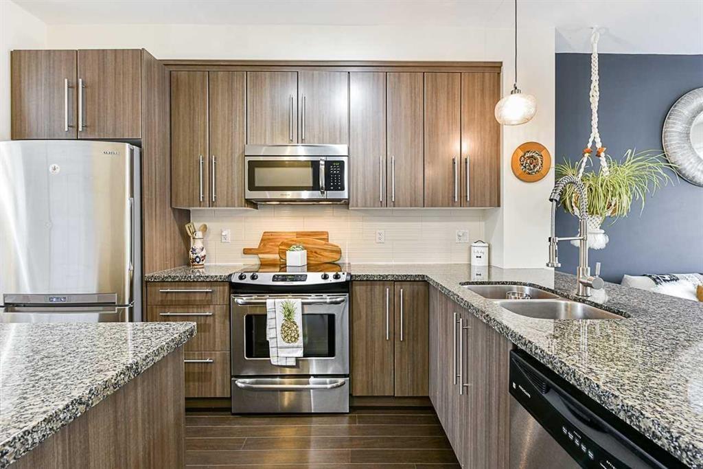 Property at 14 8250 209B STREET image 5