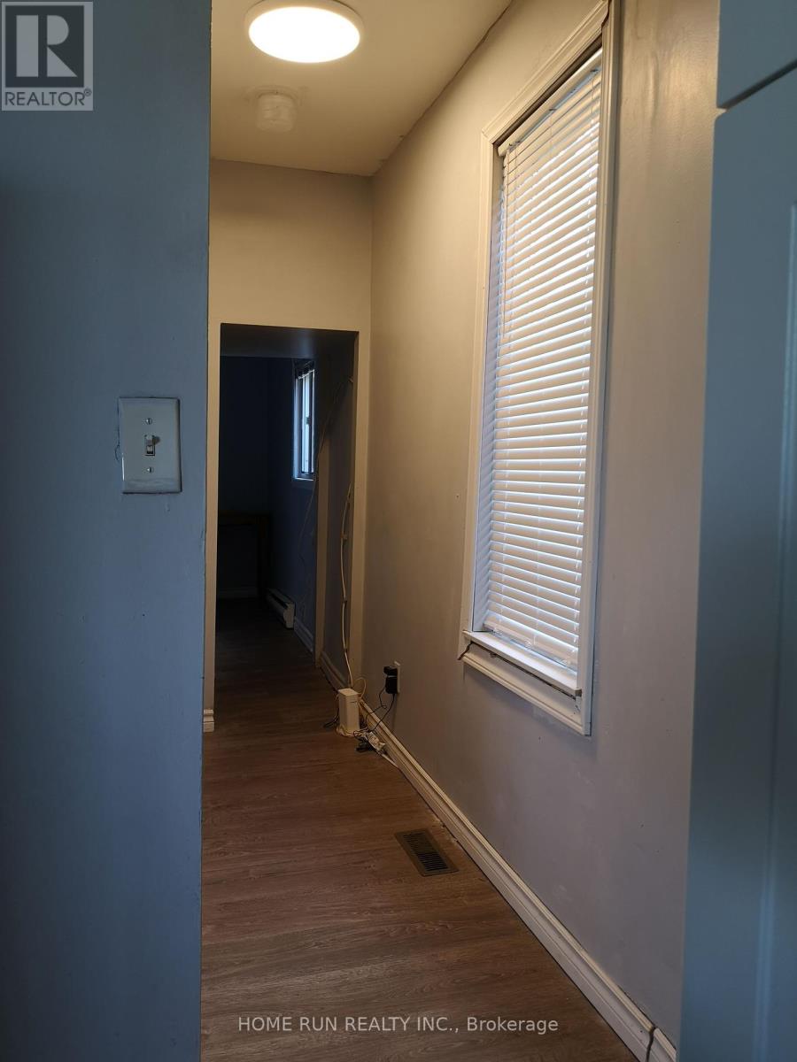 827 Bridge Avenue, Windsor, Ontario  N9B 2M7 - Photo 7 - X12164051