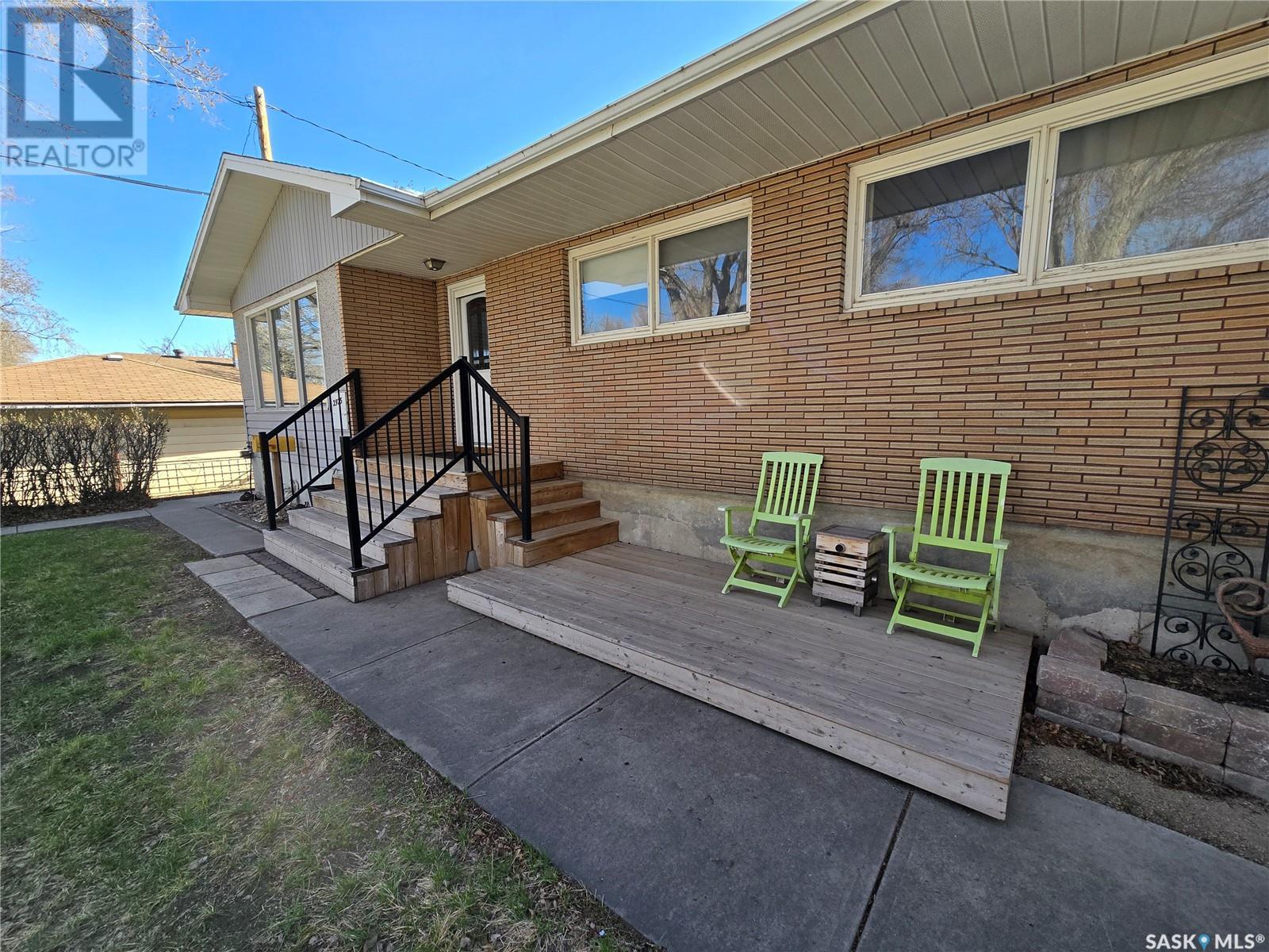 Property at 2925 Francis STREET image 3