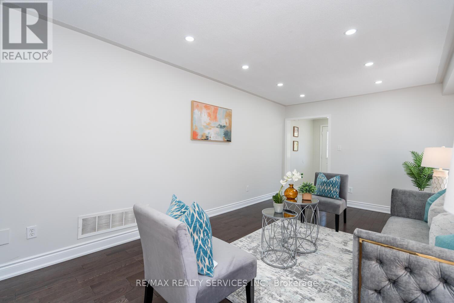 85 Williamson Drive, Brampton, Ontario  L7A 3R6 - Photo 9 - W12167309