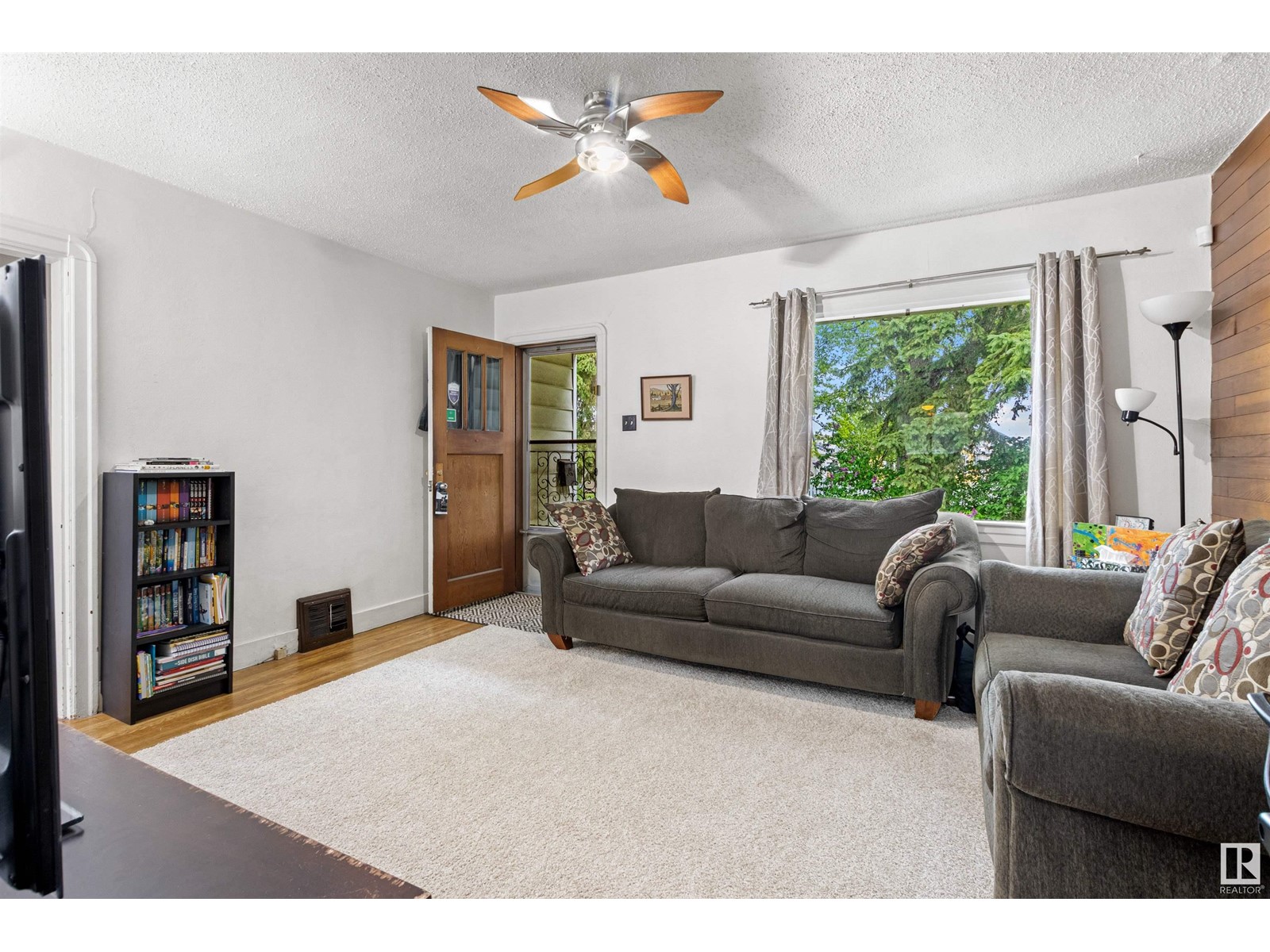 Property at 11422 83 ST NW image 4