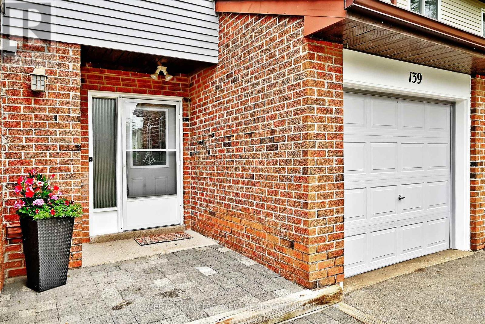 139 John Street, Halton Hills, Ontario  L7G 5A2 - Photo 4 - W12167872