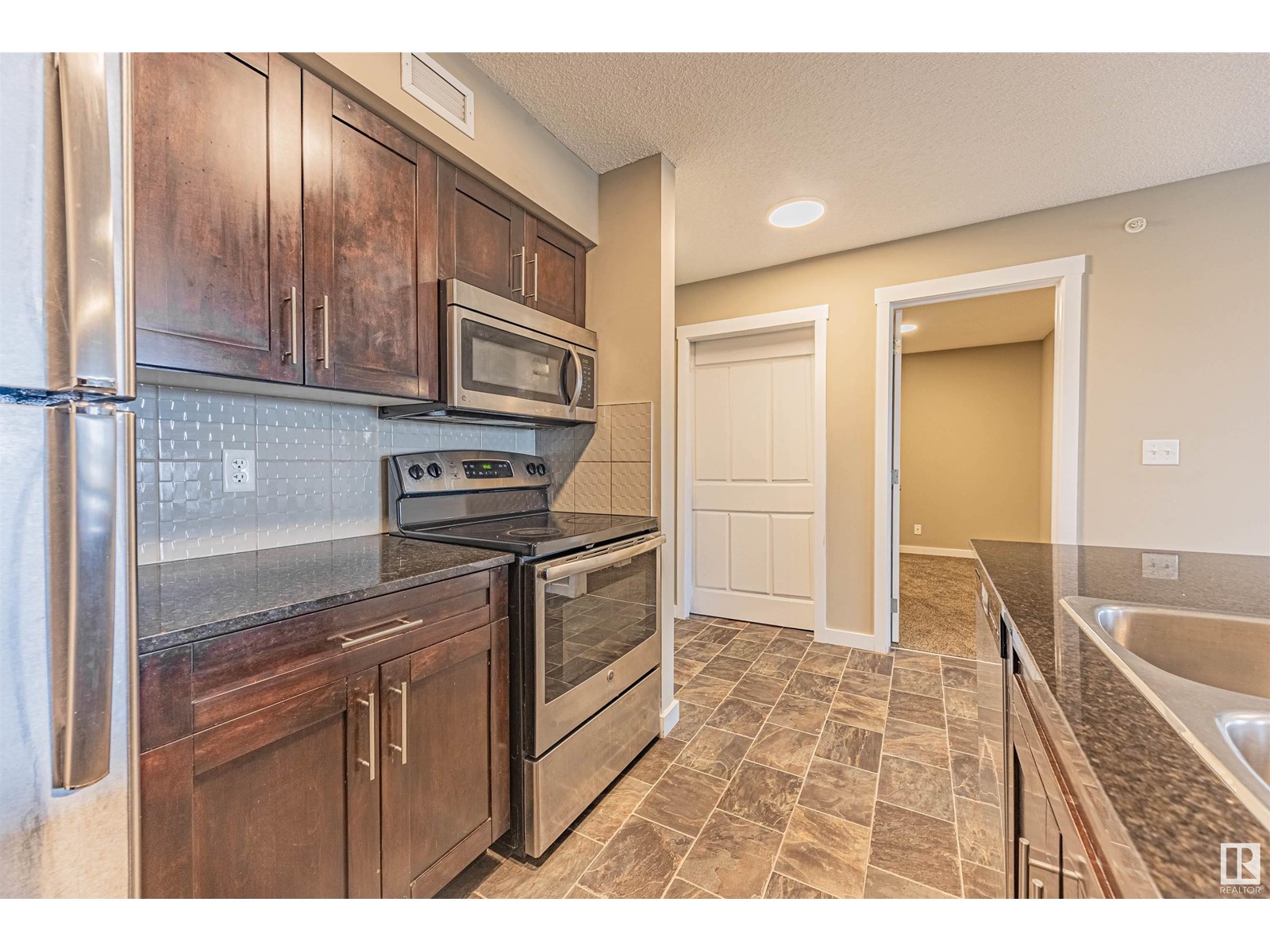 #415 5810 Mullen Pl Nw, Edmonton, Alberta  T6R 0W3 - Photo 7 - E4438022