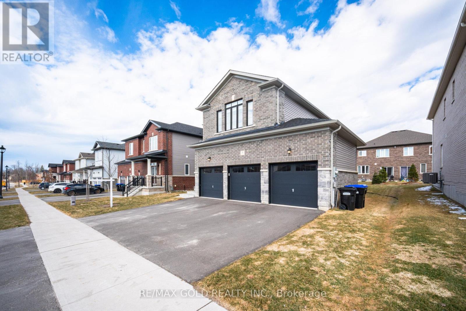7 Middleton Drive, Wasaga Beach, Ontario  L9Z 0L1 - Photo 4 - S12167878