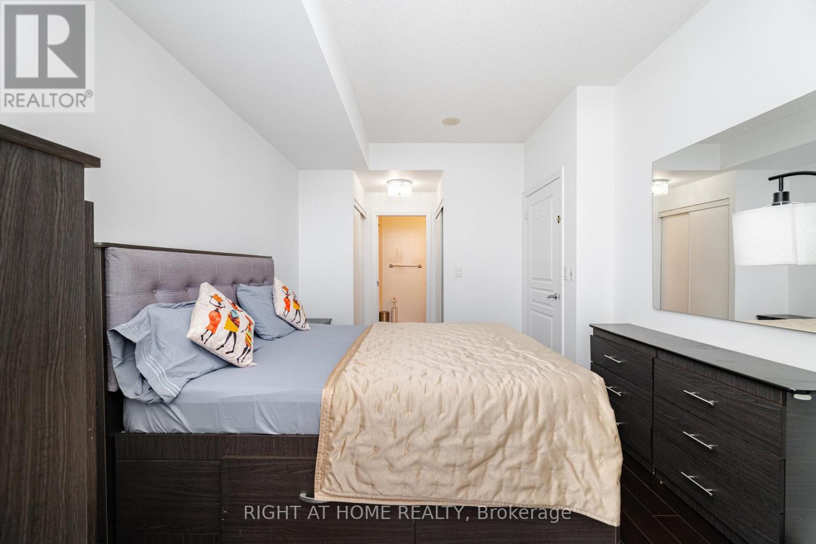 2308 - 225 Webb Drive, Mississauga, Ontario  L5B 4P2 - Photo 21 - W12167885