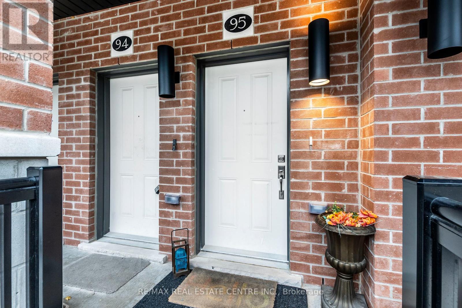 95 - 25 Isherwood Avenue, Cambridge, Ontario  N1R 1B6 - Photo 4 - X12167886
