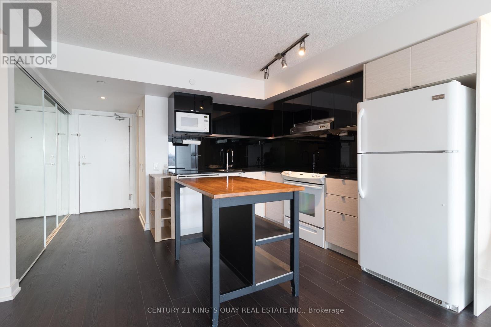 1609 - 72 ESTHER SHINER BOULEVARD, Toronto, Ontario