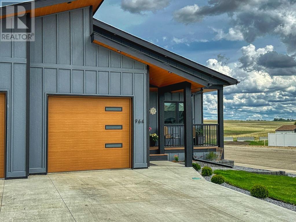 964 5a Ave East Close Se, Three Hills, Alberta  T0M 2A0 - Photo 2 - A2201521