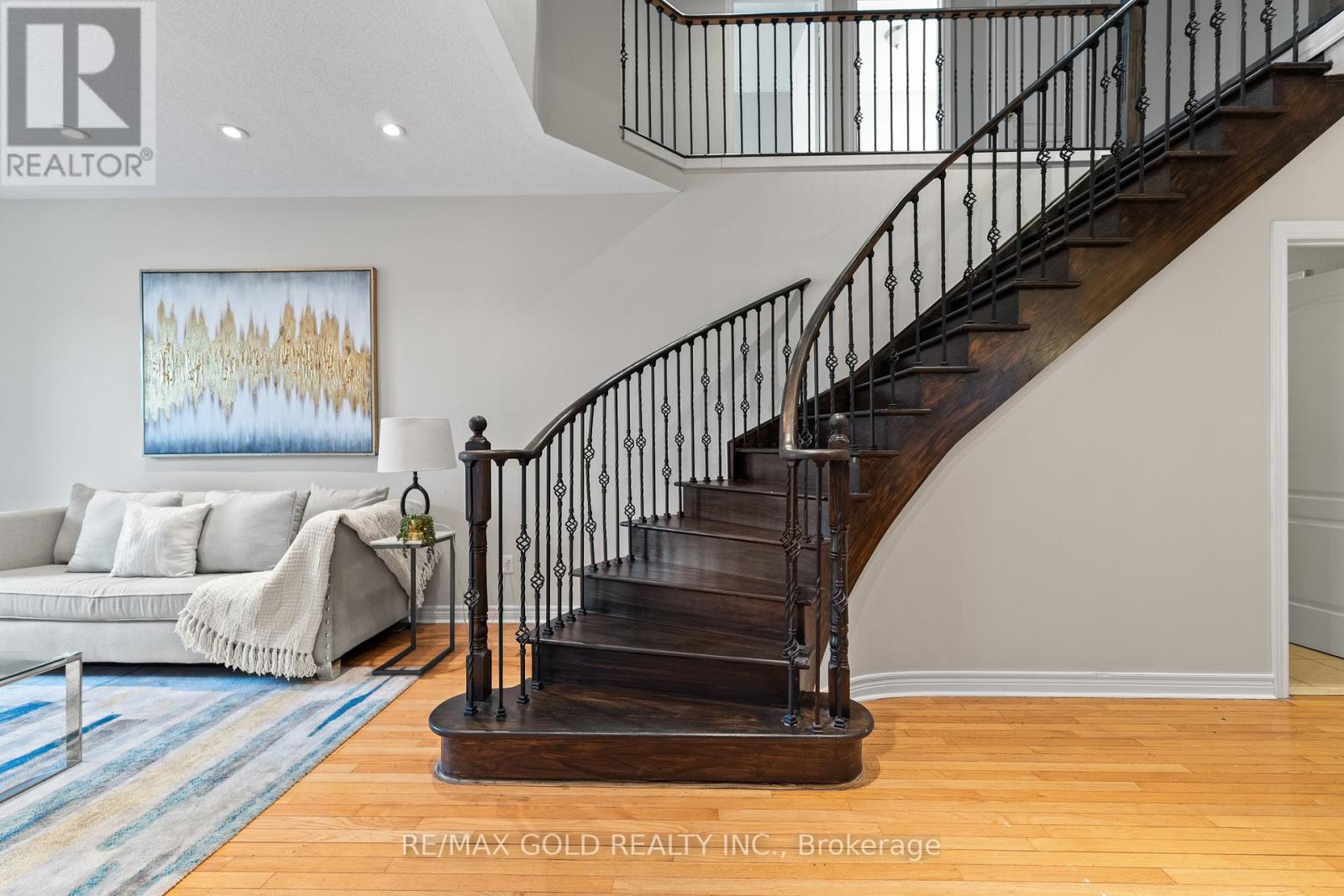 17 Via Romano Way, Brampton, Ontario  L6P 1K2 - Photo 9 - W12167936