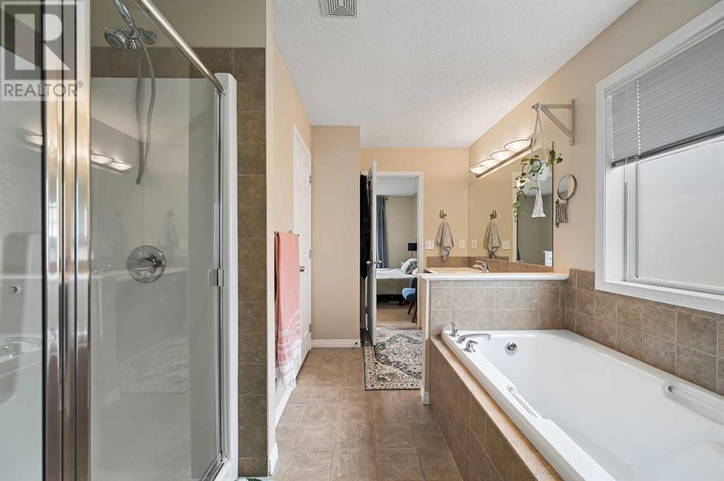 726 Luxstone Gate Sw, Airdrie, Alberta  T4B 0H3 - Photo 24 - A2223508