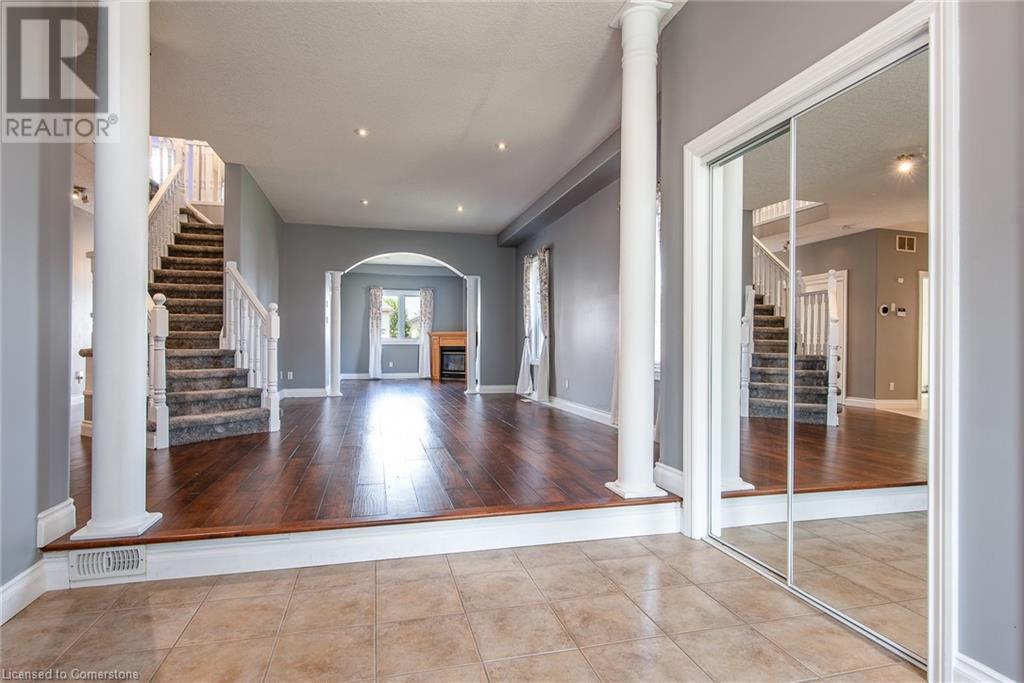 Property at 35 YARROW Court image 4