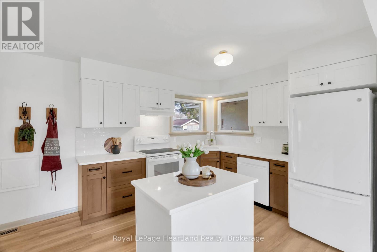 542 Angus Street, North Huron, Ontario  N0G 2W0 - Photo 12 - X12168000