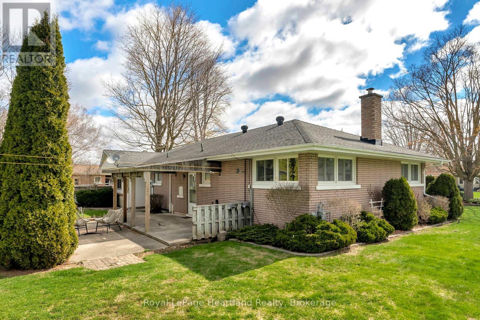 542 Angus Street, North Huron, Ontario  N0G 2W0 - Photo 30 - X12168000