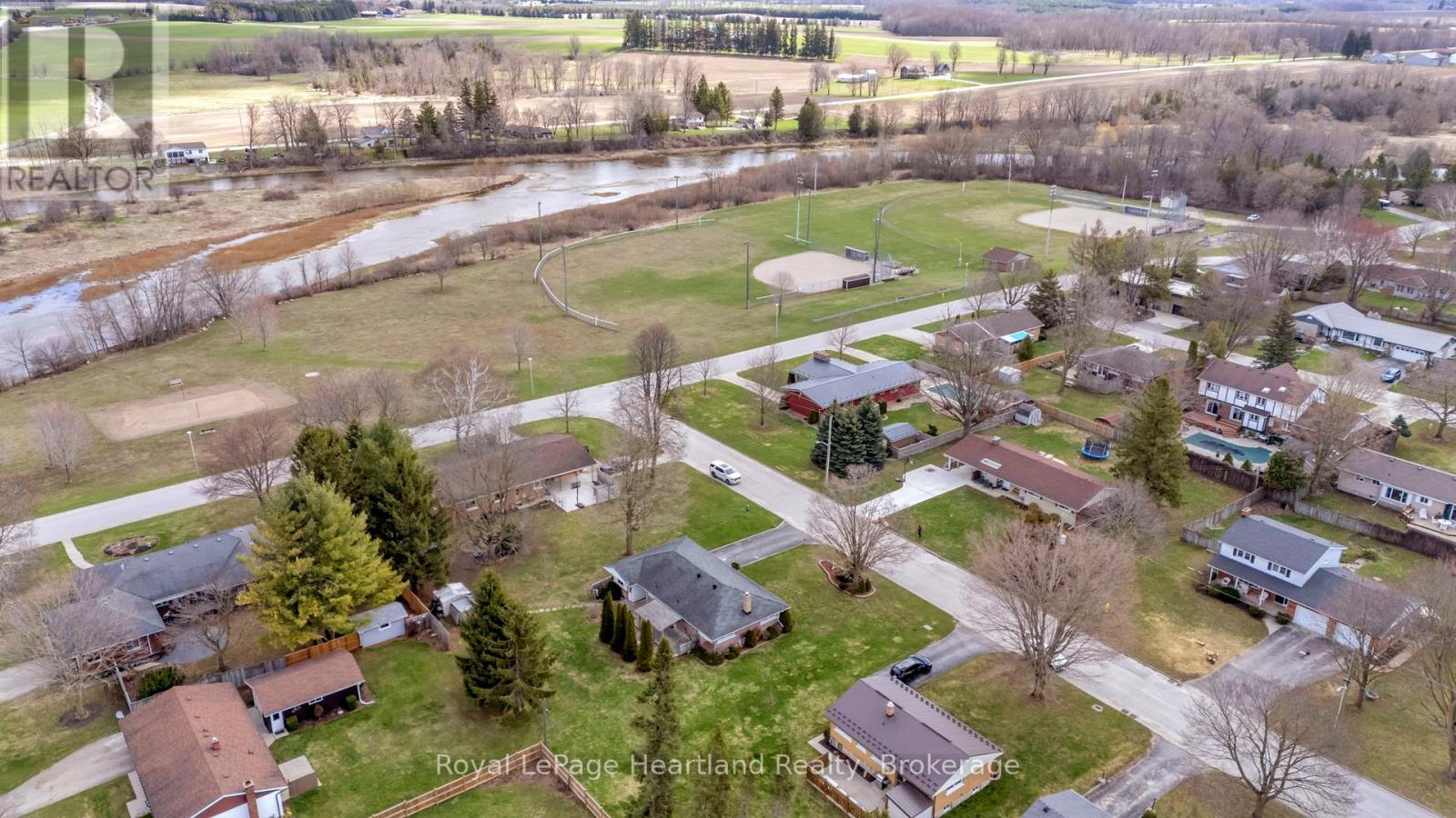 542 Angus Street, North Huron, Ontario  N0G 2W0 - Photo 36 - X12168000