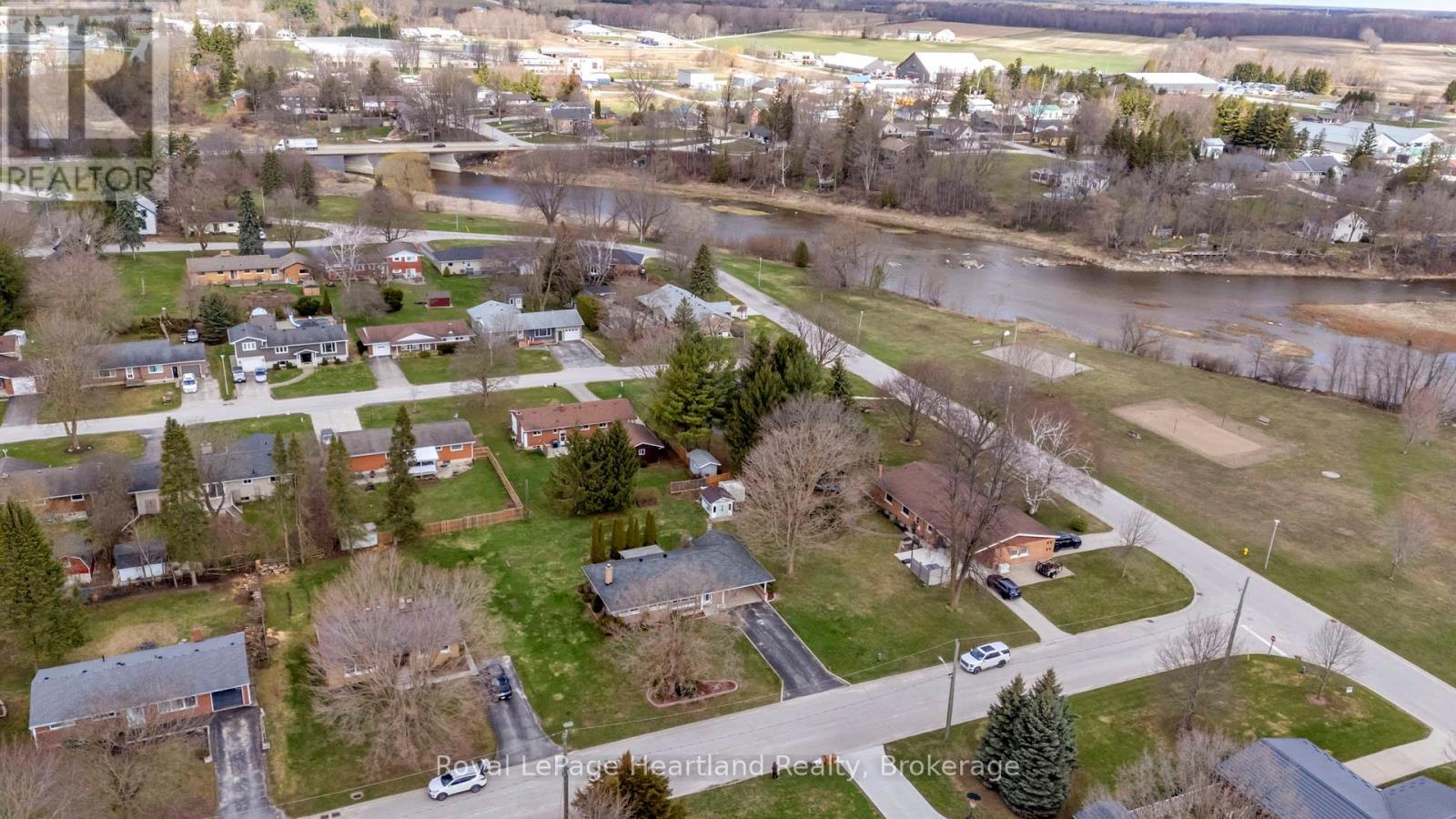 542 Angus Street, North Huron, Ontario  N0G 2W0 - Photo 37 - X12168000