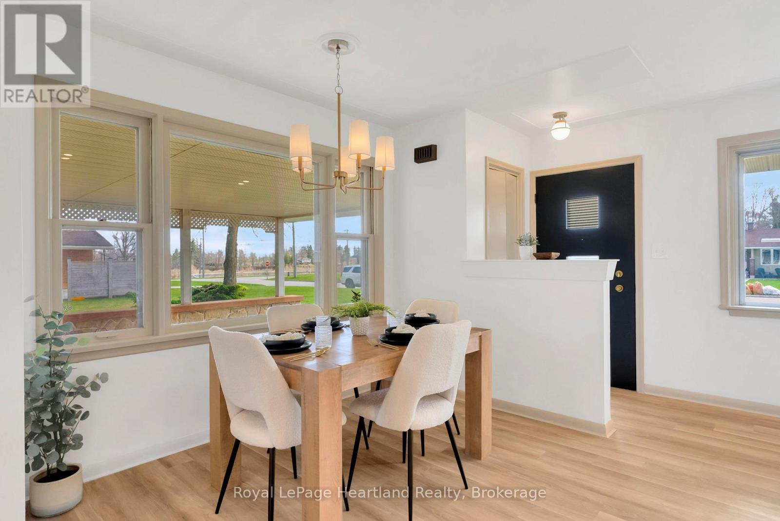 542 Angus Street, North Huron, Ontario  N0G 2W0 - Photo 7 - X12168000