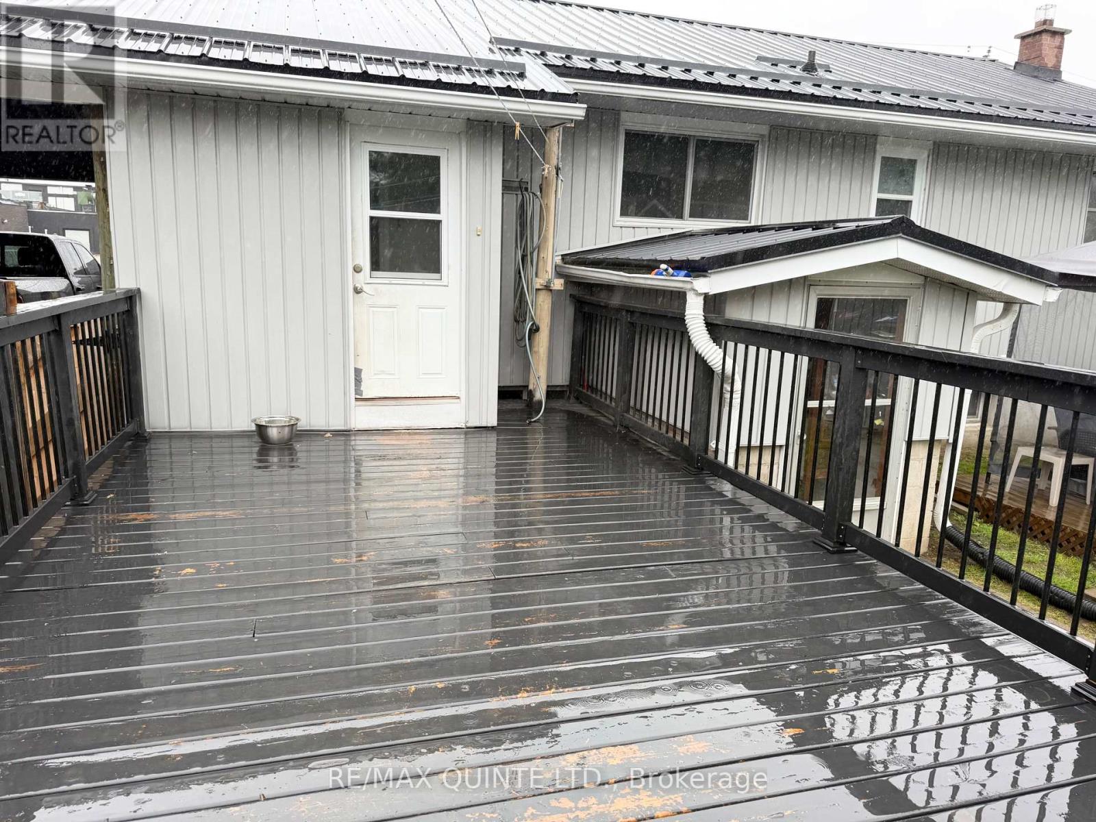 Property at 676 FRONT STREET image 3