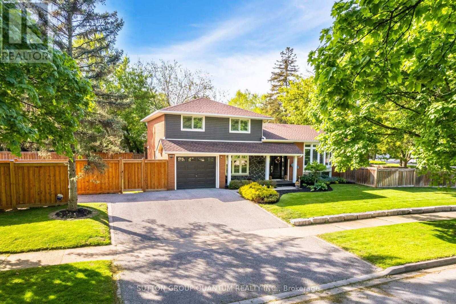 608 Rosedale Crescent, Burlington, Ontario  L7N 2T1 - Photo 2 - W12157193